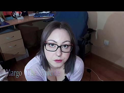 ❤️ Ọmọbinrin ti o ni gbese pẹlu awọn gilaasi buruja Dildo jinna lori Kamẹra ❤❌ Fidio furo ❤